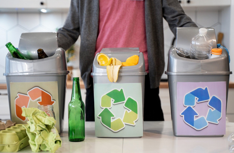 Sistemes de recollida de residus amb contenidors intel·ligents vs porta a porta